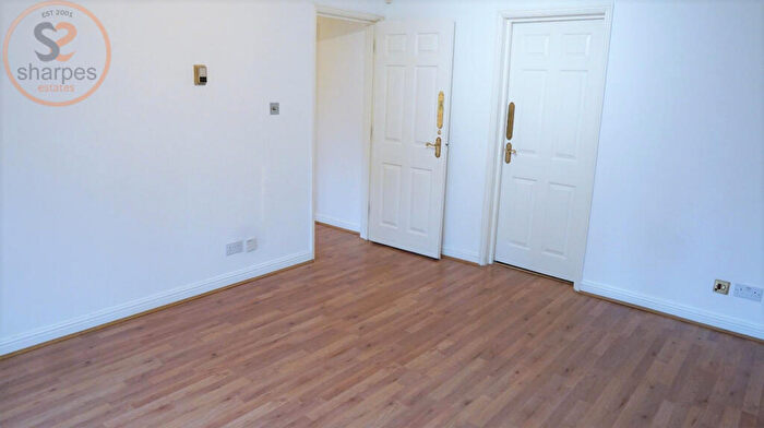 1 Bedroom Flat To Rent In Kennet Square, Mitcham, Surrey, CR4