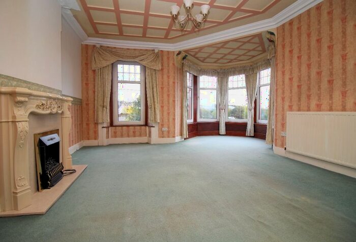 3 Bedroom Flat To Rent In Redding Road, Brightons, FK2