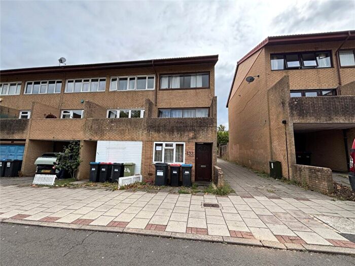 5 Bedroom End Of Terrace House For Sale In Conniburrow Boulevard, Conniburrow, Milton Keynes, Buckinghamshire, MK14