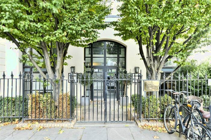 3 Bedroom Flat To Rent In Kensington Gardens Square, London, W2