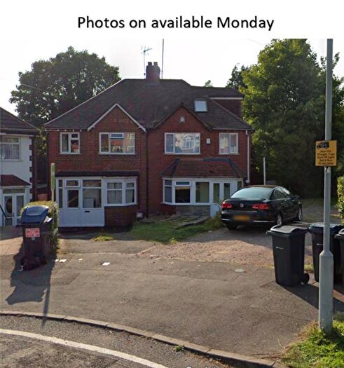 4 Bedroom House To Rent In Woodleigh Avenue, Birmingham, B17