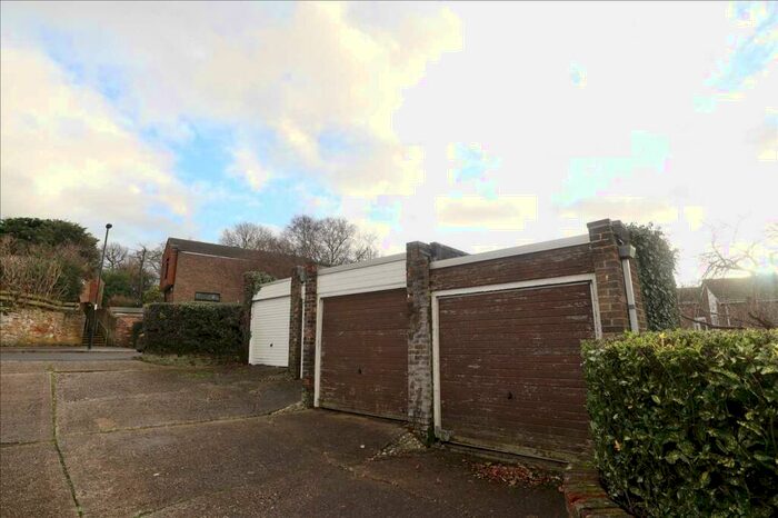 Garage / Parking To Rent In Cordrey Gardens, CR5
