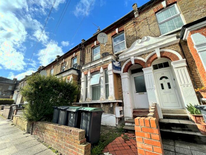 Detached House To Rent In Cranbrook Park, Wood Green, N22