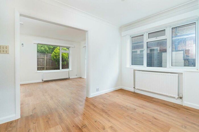 3 Bedroom Detached House To Rent In Woodside Avenue, Woodside Park, N12