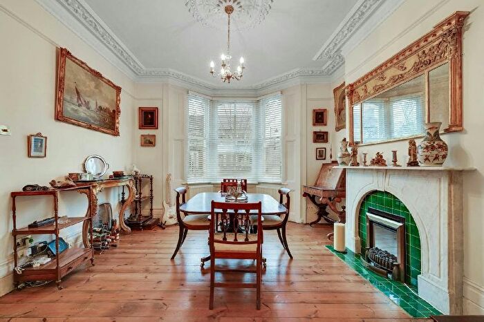 3 Bedroom Terraced House For Sale In Ashmount Road, London, N19