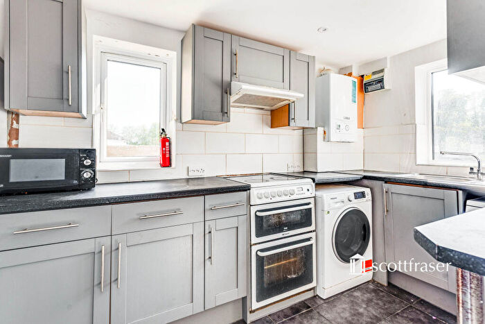 2 Bedroom Apartment To Rent In Fernhill Court, OX5