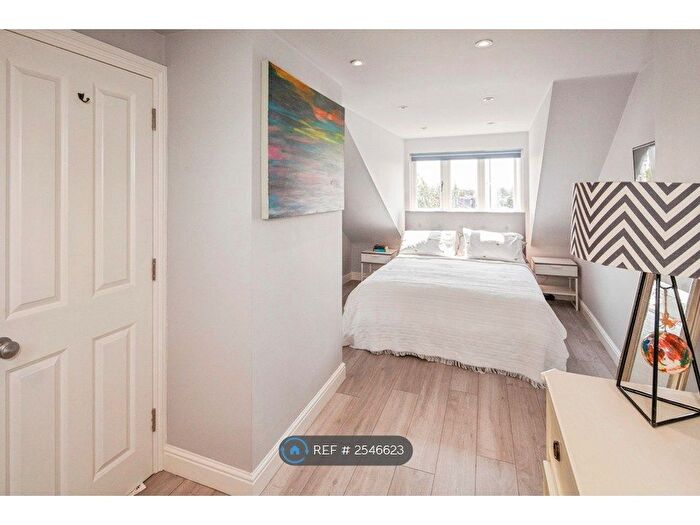 4 Bedroom Flat To Rent In London, London, SW16