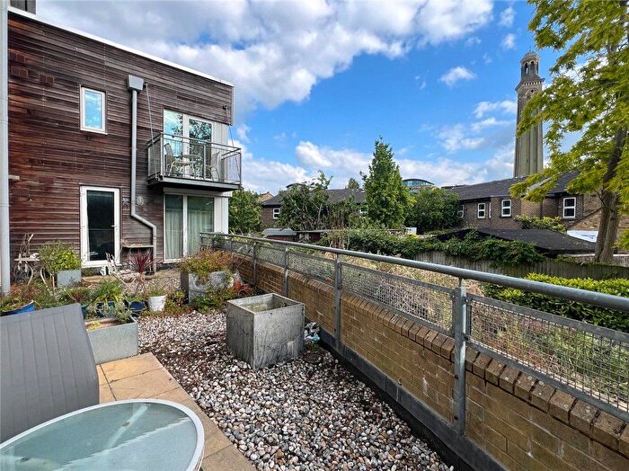 2 Bedroom Flat To Rent In Temeraire Place, Brentford, TW8