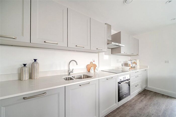 1 Bedroom Flat For Sale In Stapleton Close, Egham, TW20