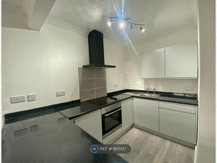 2 Bedroom Maisonette To Rent In Merryoak Road, Southampton, SO19