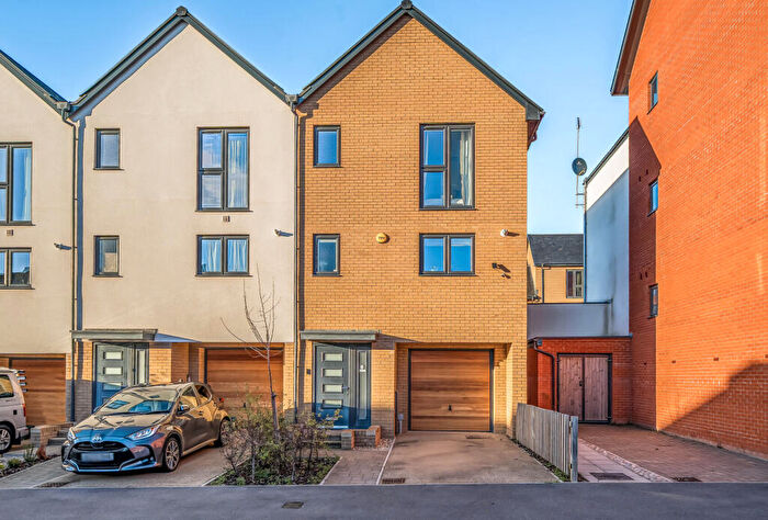 4 Bedroom End Of Terrace House For Sale In Aspen Drive, Bristol, Gloucestershire, BS10
