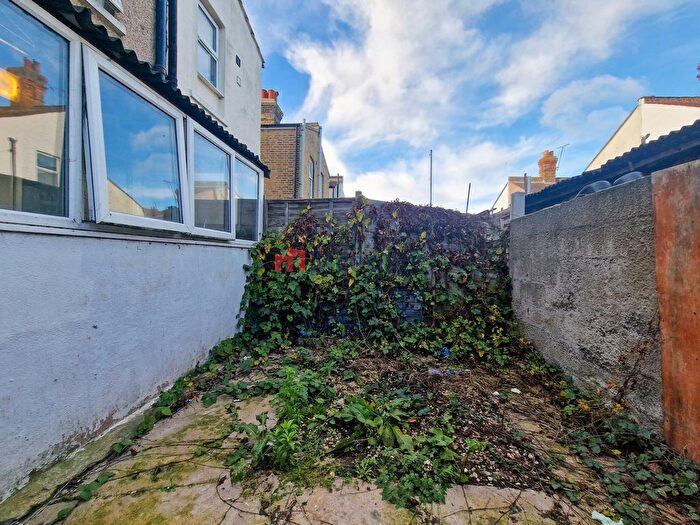 1 Bedroom Studio To Rent In Burnaby Road, Southend-On-Sea, SS1