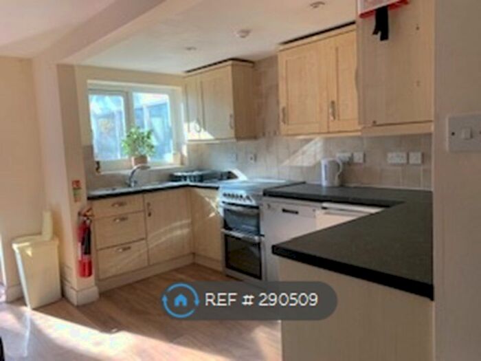 6 Bedroom Terraced House To Rent In Woodside Court, Chester, CH1