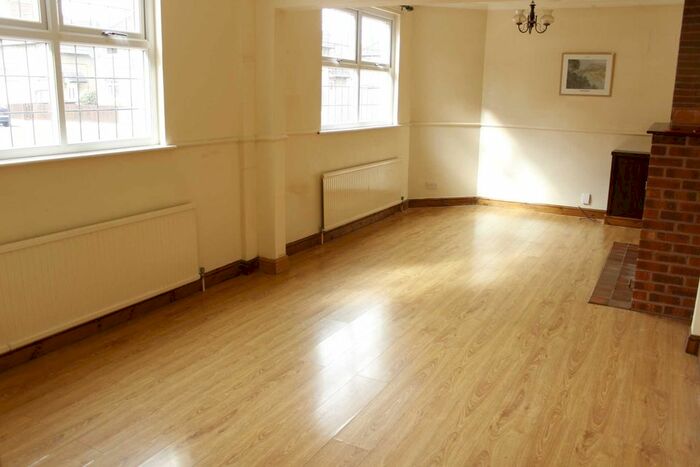 3 Bedroom End Of Terrace House For Sale In Dunton Street, Leicester, LE3