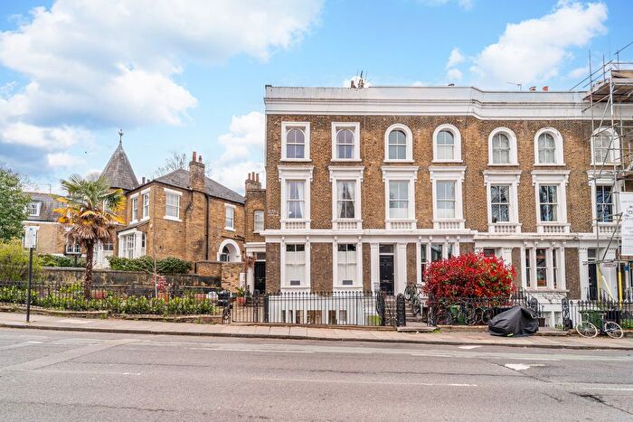 2 Bedroom Flat For Sale In Wallace Road, Canonbury, Islington, N1