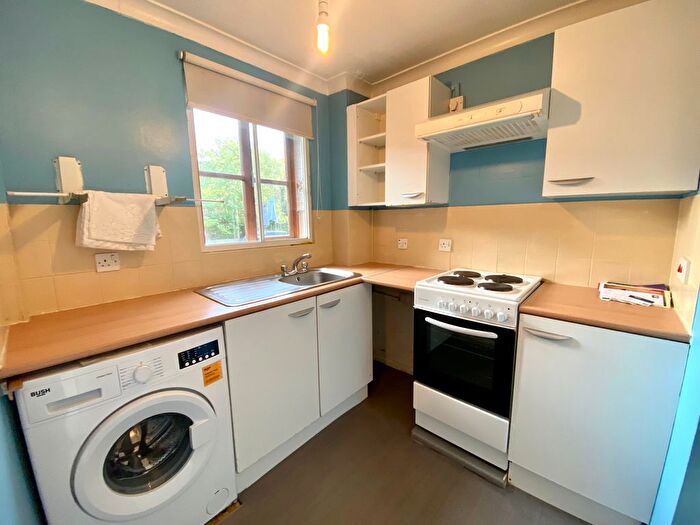 1 Bedroom Semi-detached House To Rent In Dutch Barn Close, Staines, TW19