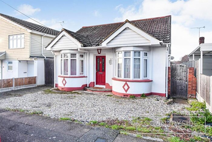 2 Bedroom Detached Bungalow For Sale In Hope Road, Benfleet, SS7