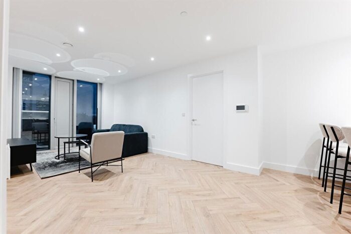 2 Bedroom Apartment To Rent In One Port Street, M1