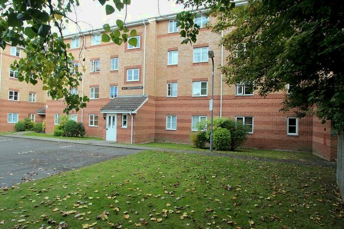 2 Bedroom Flat To Rent In Princes Gate, High Wycombe, HP13