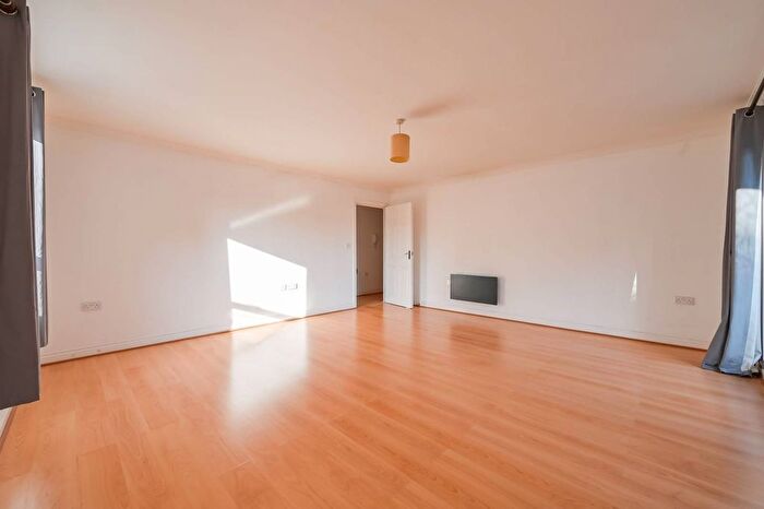 2 Bedroom Flat To Rent In Wightman Road, Turnpike Lane, London, N8