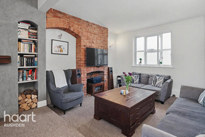 3 Bedroom Terraced House For Sale In High Street, Rushden, NN10