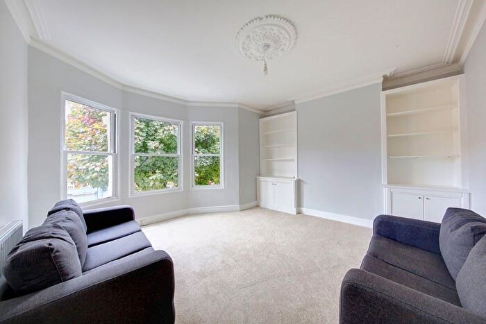 3 Bedroom Apartment To Rent In Taybridge Road, SW11
