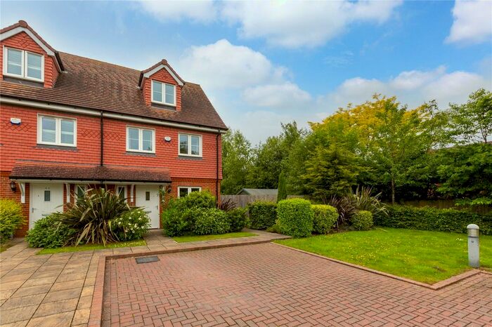 4 Bedroom Semi-Detached House To Rent In Dukes Drive, Tunbridge Wells, Kent, TN2