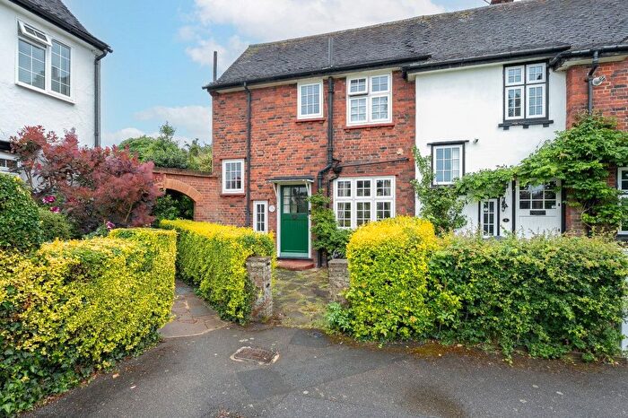 2 Bedroom End Terrace House For Sale In Hawthorne Close, Sutton, SM1