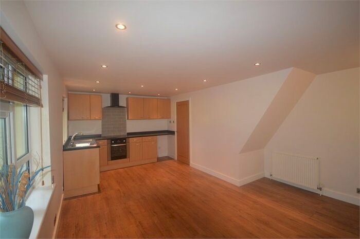 2 Bedroom Flat To Rent In Daw Royds, Almondbury, Huddersfield, West Yorkshire, HD5