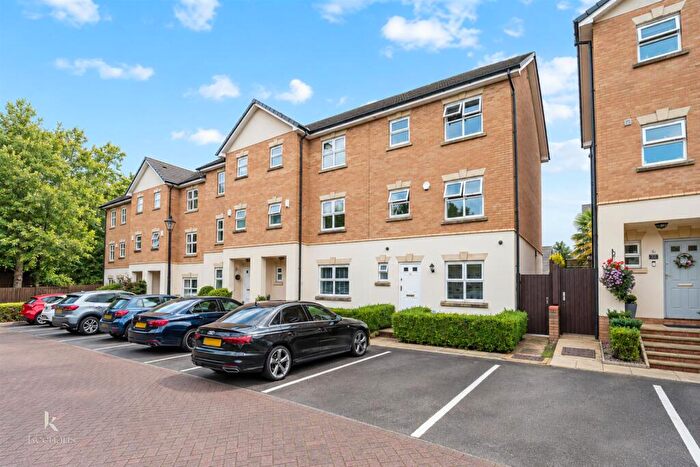 4 Bedroom Town House For Sale In Hampstead Drive, Whitefield, M45