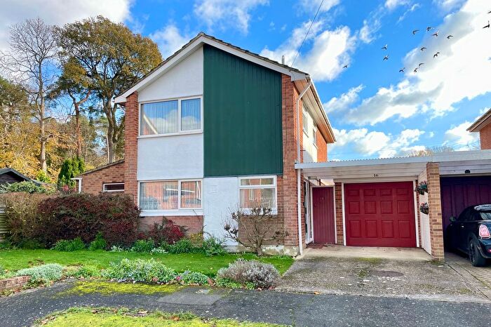 3 Bedroom Detached House For Sale In Beaufort Road, Church Crookham, GU52