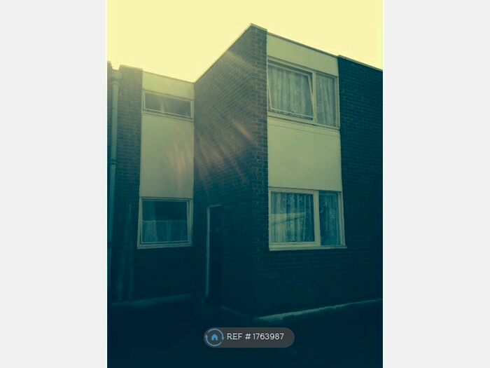 3 Bedroom Maisonette To Rent In Obelisk Way, Camberley, GU15