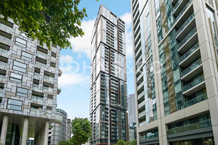 3 Bedroom Apartment For Sale In Maine Tower, Harbour Way, London, E14