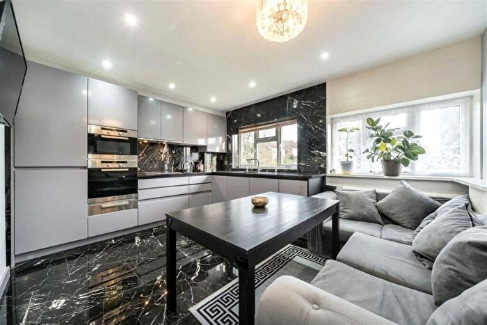 2 Bedroom Flat To Rent In Corelli Road, London, SE3