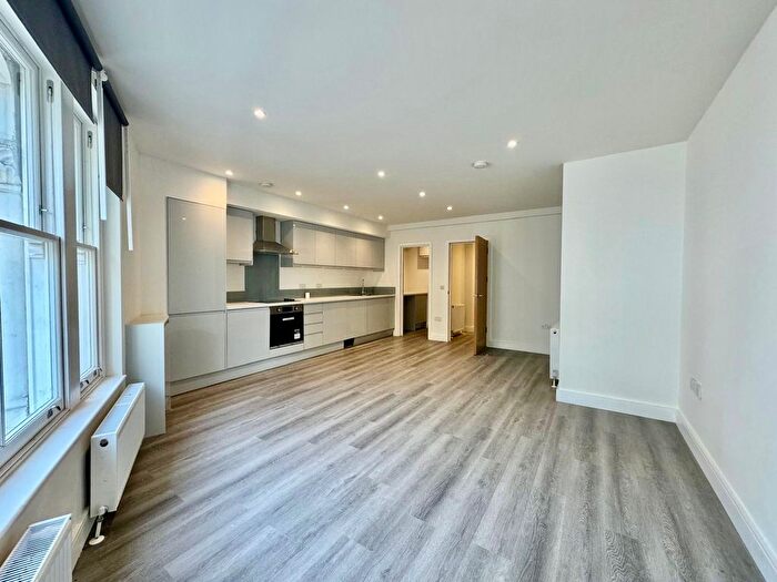 3 Bedroom Flat To Rent In Earls Court Gardens, London, SW5