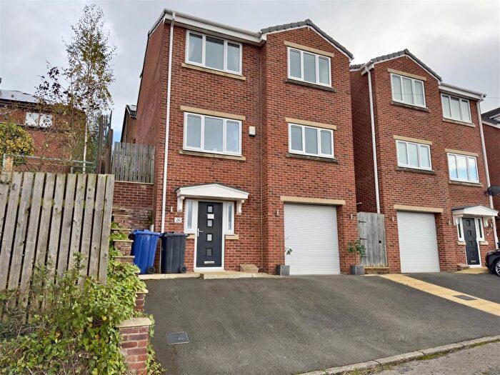 4 Bedroom Detached House For Sale In Worsbrough Road, Blacker Hill, Barnsley, S74