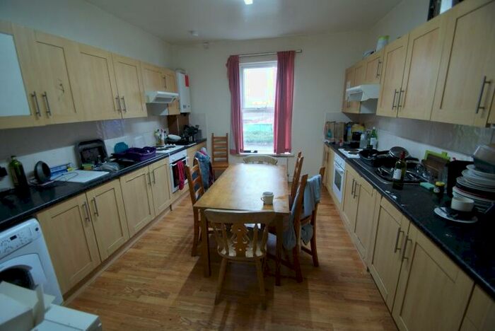 9 Bedroom Terraced House To Rent In Cardigan Road, Headingley, Leeds, LS6