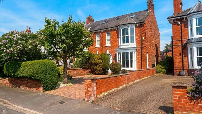 4 Bedroom Semi-Detached House For Sale In Hamilton Road, Lincoln, LN5