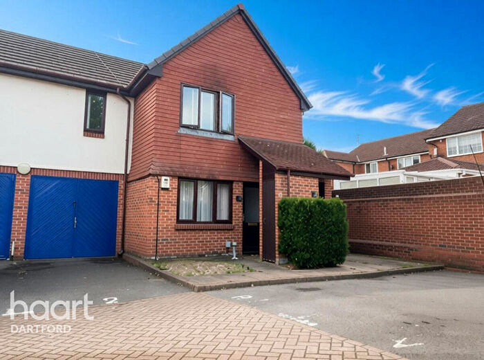 1 Bedroom Maisonette For Sale In Trinity Road, Gravesend, DA12