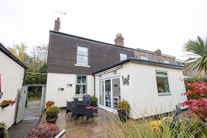 2 Bedroom Semi-detached House For Sale In York Place, North Wingfield, Chesterfield, S42