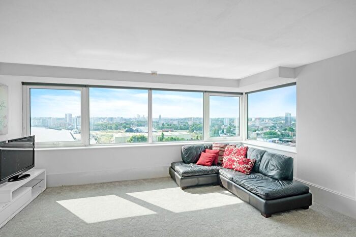 2 Bedroom Flat To Rent In George Beard Road, Aragon Tower George Beard Road, SE8