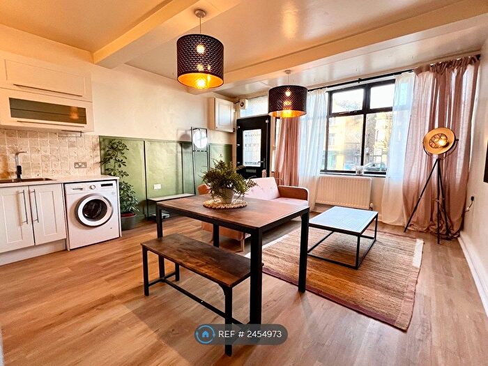 1 Bedroom Flat To Rent In Longfield Road, Todmorden, OL14