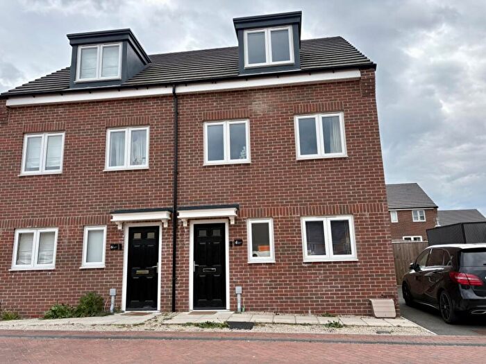 3 Bedroom Semi-Detached House For Sale In Southwaite Grove, Leeds, LS14