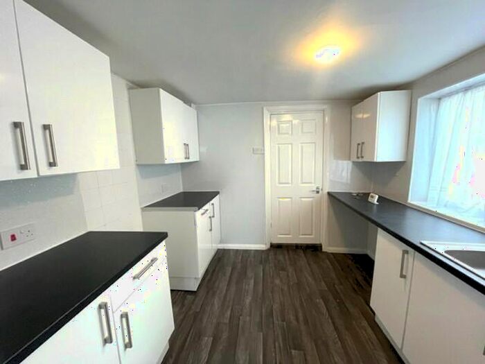 3 Bedroom Terraced House To Rent In Estcourt Street, Hull, HU9