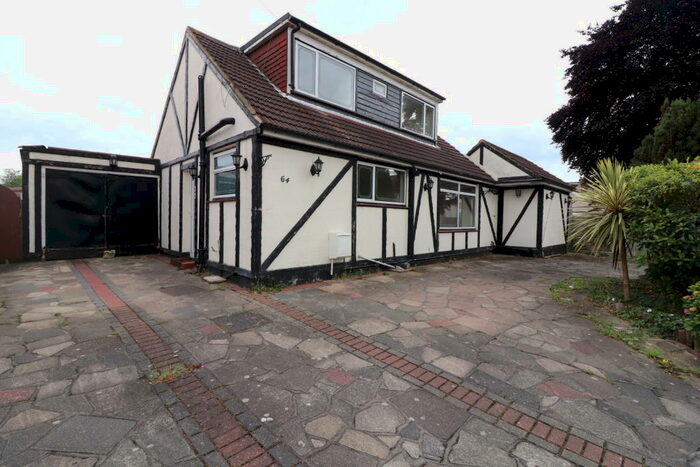 4 Bedroom House To Rent In Hubert Road, Rainham, RM13