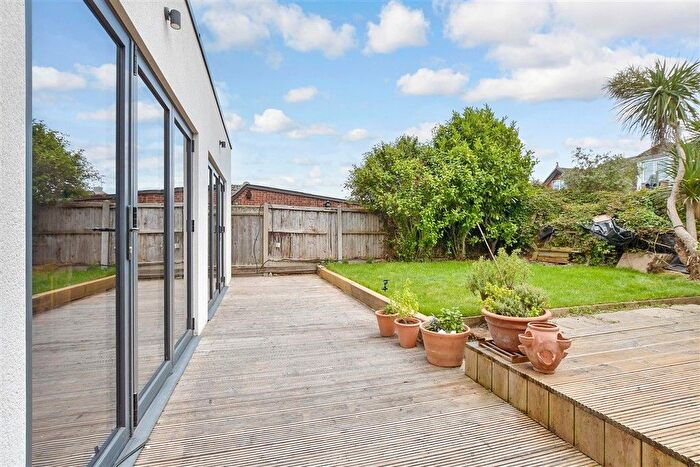 2 Bedroom Semi Detached House For Sale In Vale Road, Whitstable, Kent, CT5