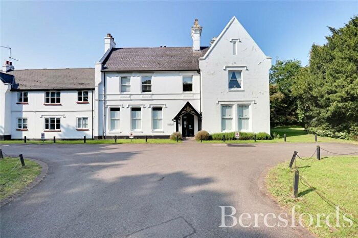 1 Bedroom Flat For Sale In Hutton Court, Rayleigh Road, CM13
