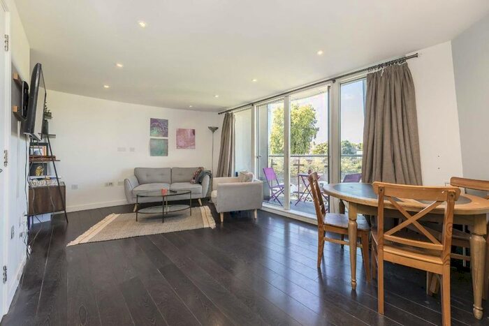 2 Bedroom Flat To Rent In Bellefields Road, London, SW9