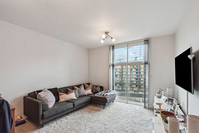 1 Bedroom Flat To Rent In Warwick Building, Queenstown Road, SW11