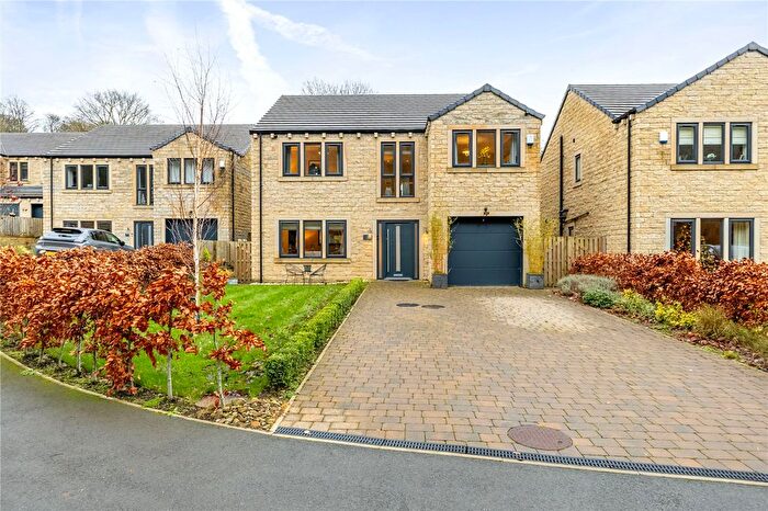 4 Bedroom Detached House For Sale In Fold Farm Lane, Netherton, Huddersfield, HD4